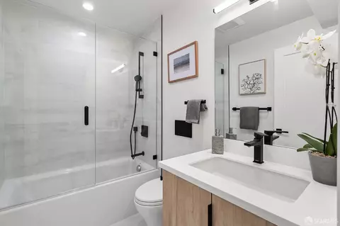 Bath - 1609 Castro St, San Francisco, CA 94114 photo 2 of 4