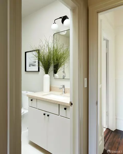 Bath - 573 Diamond St, San Francisco, CA 94114 photo 1 of 4