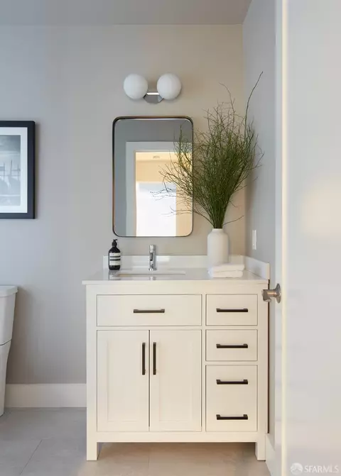 Bath - 573 Diamond St, San Francisco, CA 94114 photo 3 of 4