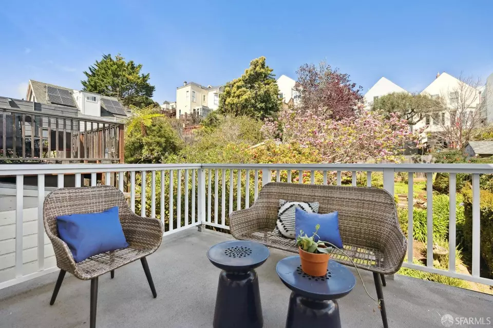 Exterior - 546 Elizabeth St, San Francisco, CA 94114 photo 4 of 9