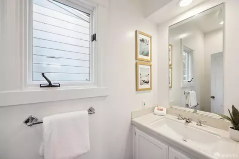 Bath - 546 Elizabeth St, San Francisco, CA 94114 photo 1 of 4