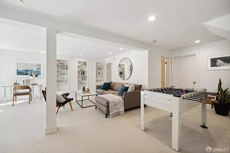 Living - 546 Elizabeth St, San Francisco, CA 94114 photo 4 of 6