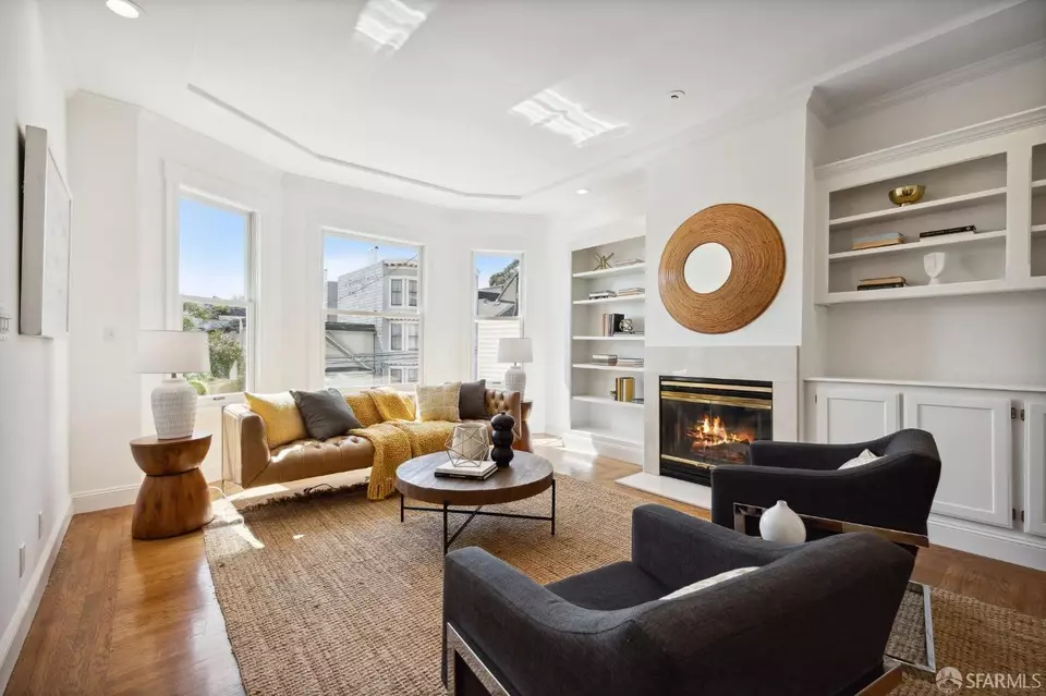 Living - 546 Elizabeth St, San Francisco, CA 94114 photo 3 of 6