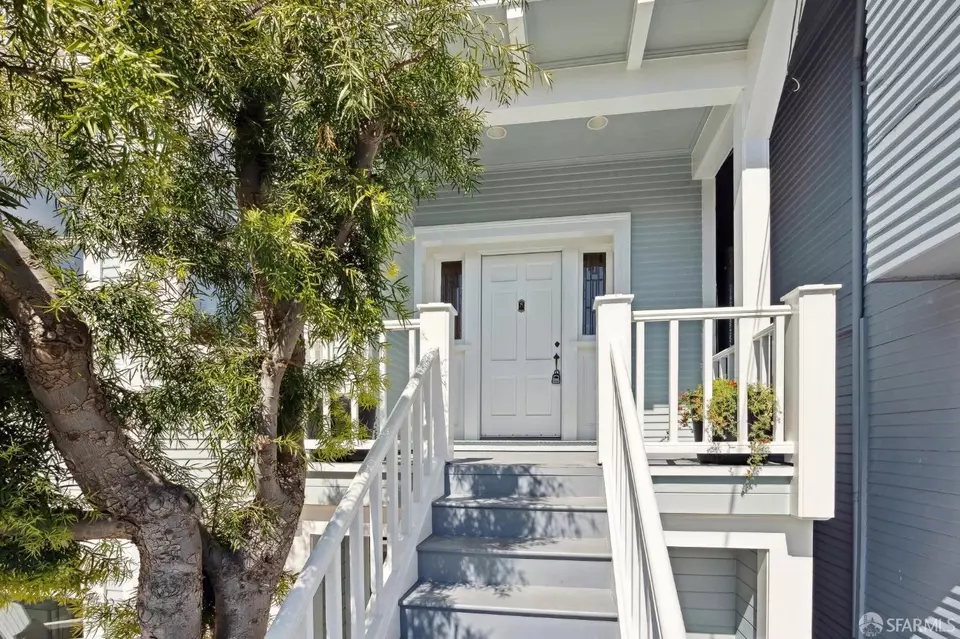 Exterior - 546 Elizabeth St, San Francisco, CA 94114 photo 2 of 9