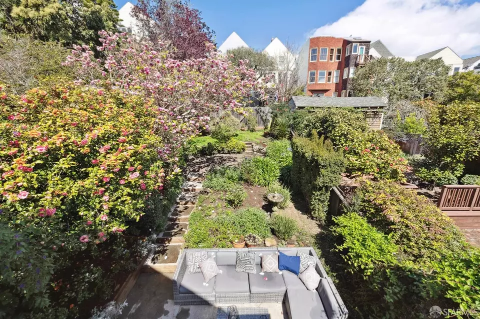 Exterior - 546 Elizabeth St, San Francisco, CA 94114 photo 5 of 9