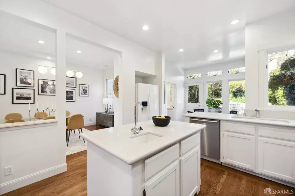 Kitchen - 546 Elizabeth St, San Francisco, CA 94114 photo 1 of 2