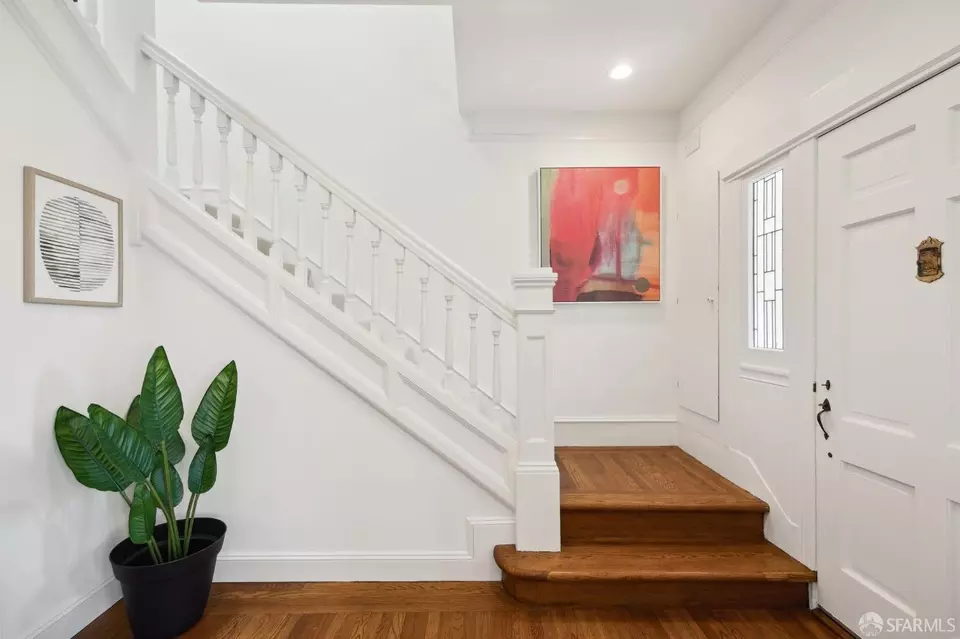 Entry Way - 546 Elizabeth St, San Francisco, CA 94114 photo 2 of 2