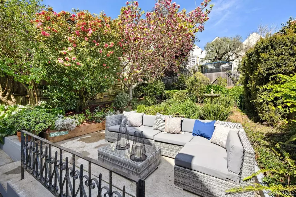 Exterior - 546 Elizabeth St, San Francisco, CA 94114 photo 7 of 9