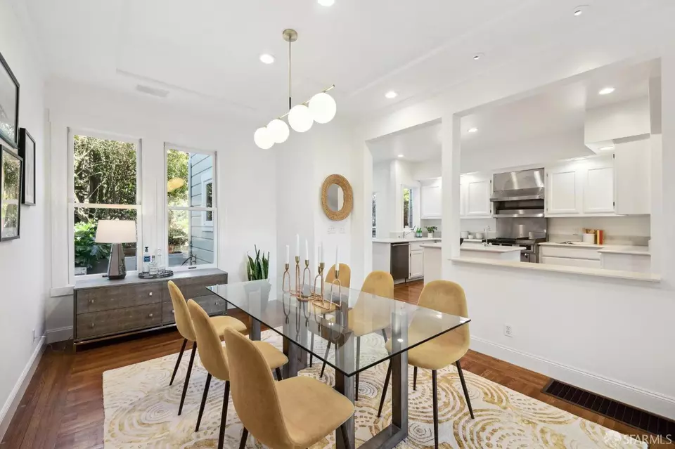 Dining - 546 Elizabeth St, San Francisco, CA 94114 photo 1 of 3