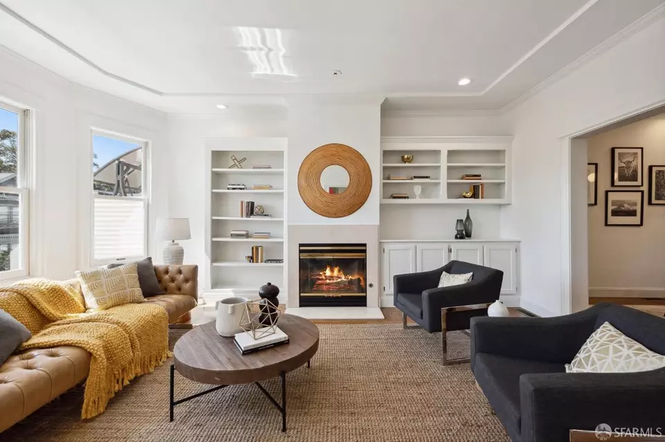 Living - 546 Elizabeth St, San Francisco, CA 94114 photo 2 of 6