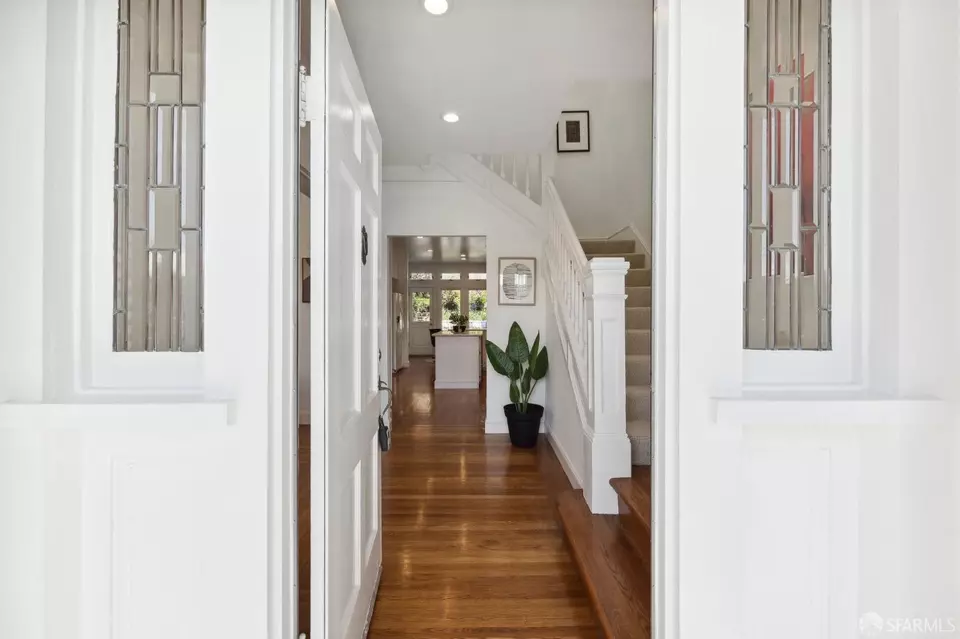 Entry Way - 546 Elizabeth St, San Francisco, CA 94114 photo 1 of 2