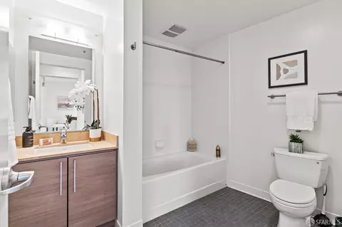 Bath - 200 2nd St #515, Oakland, CA 94607 photo 1 of 7