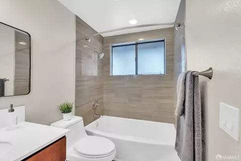 Bath - 4690 Devonshire Cmn, Fremont, CA 94536 photo 4 of 4