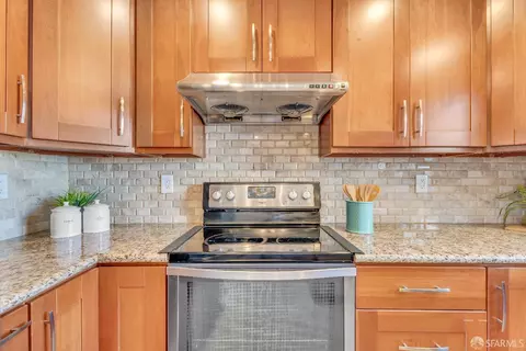 Kitchen - 4690 Devonshire Cmn, Fremont, CA 94536 photo 4 of 4