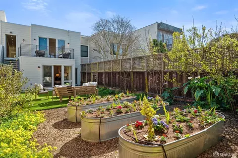 Exterior - 2240 Beach St, San Francisco, CA 94123 photo 6 of 13