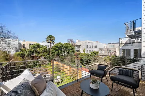 Exterior - 2240 Beach St, San Francisco, CA 94123 photo 3 of 13