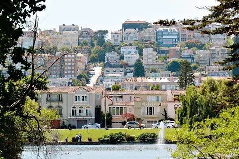 View/Area - 2240 Beach St, San Francisco, CA 94123 photo 8 of 14