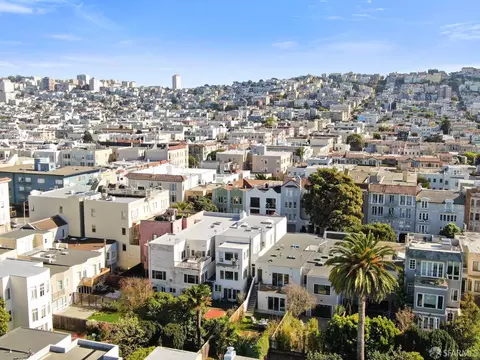 View/Area - 2240 Beach St, San Francisco, CA 94123 photo 2 of 14