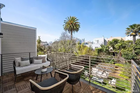 Exterior - 2240 Beach St, San Francisco, CA 94123 photo 2 of 13