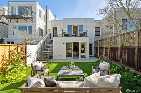Exterior - 2240 Beach St, San Francisco, CA 94123 photo 10 of 13