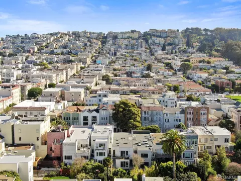 View/Area - 2240 Beach St, San Francisco, CA 94123 photo 3 of 14