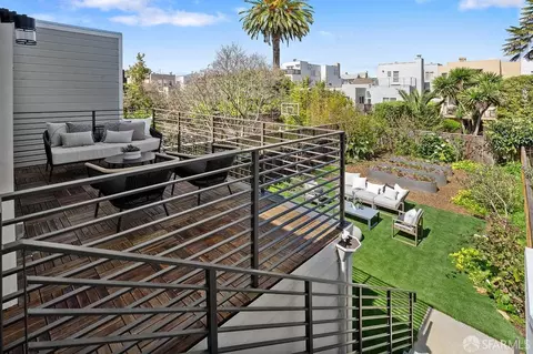 Exterior - 2240 Beach St, San Francisco, CA 94123 photo 4 of 13