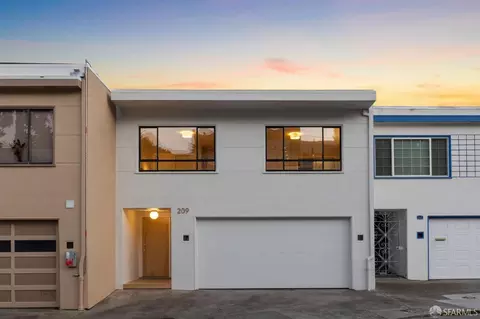 209 Molimo Dr, San Francisco, CA 94127