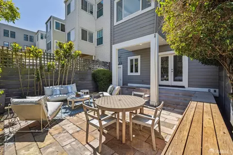 Exterior - 3038 Steiner St, San Francisco, CA 94123 photo 5 of 6