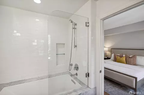 Bath - 3038 Steiner St, San Francisco, CA 94123 photo 4 of 4