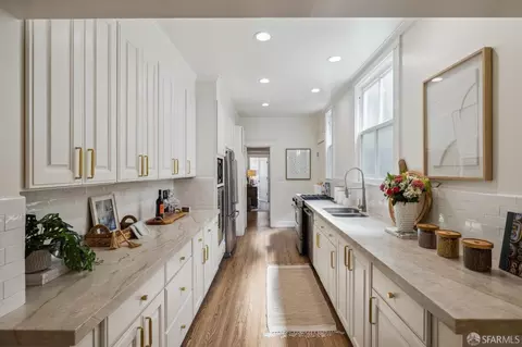 Kitchen - 3038 Steiner St, San Francisco, CA 94123 photo 1 of 3