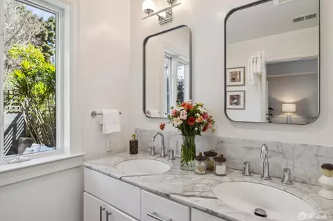 Bath - 3038 Steiner St, San Francisco, CA 94123 photo 3 of 4