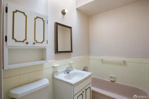Bath - 900 Avalon Ave, San Francisco, CA 94112 photo 1 of 2