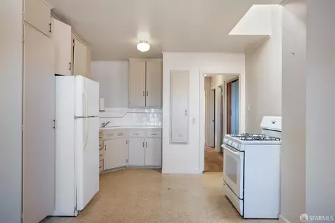 Kitchen - 900 Avalon Ave, San Francisco, CA 94112 photo 5 of 5