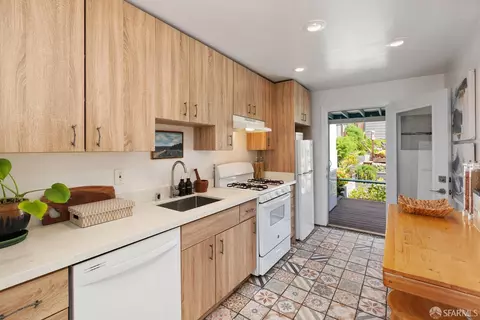 Kitchen - 609 Paris St, San Francisco, CA 94112 photo 2 of 2