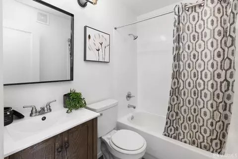 Bath - 609 Paris St, San Francisco, CA 94112 photo 1 of 1