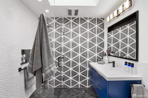 Bath - 146 Peralta Ave, San Francisco, CA 94110 photo 1 of 6