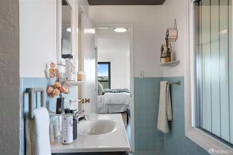 Bath - 146 Peralta Ave, San Francisco, CA 94110 photo 6 of 6