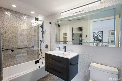 Bath - 146 Peralta Ave, San Francisco, CA 94110 photo 2 of 6