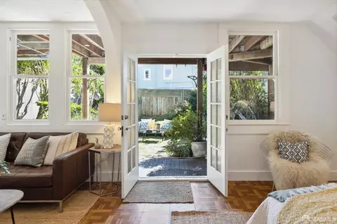 Entry Way - 461 Anderson St, San Francisco, CA 94110 photo 3 of 3