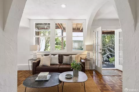 Living - 461 Anderson St, San Francisco, CA 94110 photo 2 of 3