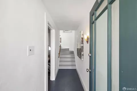 Entry Way - 461 Anderson St, San Francisco, CA 94110 photo 1 of 3