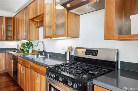 Kitchen - 461 Anderson St, San Francisco, CA 94110 photo 2 of 2