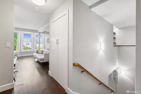 Entry Way - 514 Clipper St, San Francisco, CA 94114 photo 1 of 3