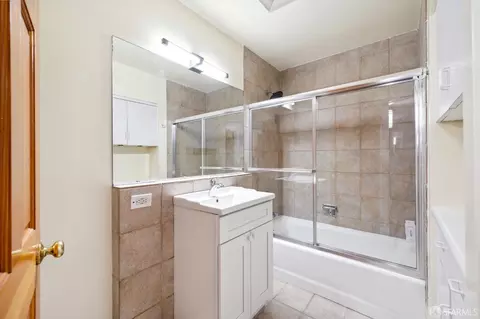 Bath - 514 Clipper St, San Francisco, CA 94114 photo 1 of 2
