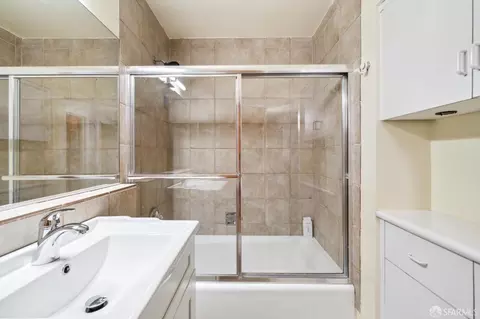 Bath - 514 Clipper St, San Francisco, CA 94114 photo 2 of 2