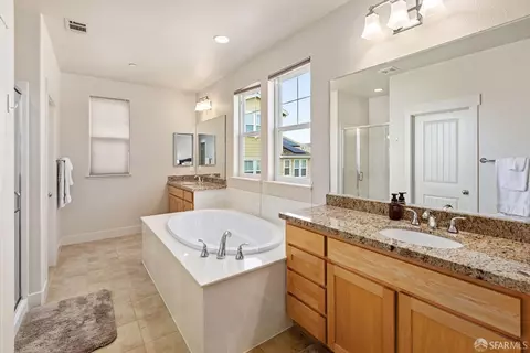 Bath - 119 Cypress St, Pacifica, CA 94044 photo 3 of 3