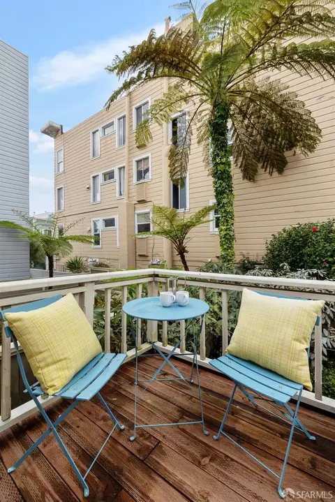 Exterior - 1905 Baker St, San Francisco, CA 94115 photo 5 of 9