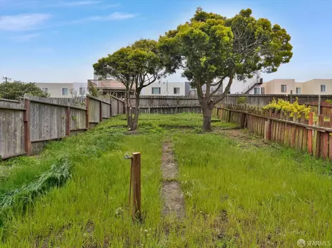 Exterior - 2438 43rd Ave, San Francisco, CA 94116 photo 5 of 6