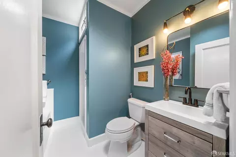 Bath - 393 Sweeny St, San Francisco, CA 94134 photo 1 of 5
