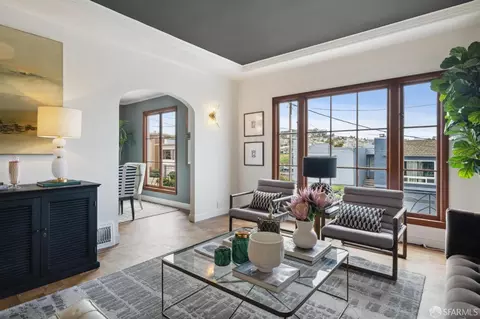 Living - 393 Sweeny St, San Francisco, CA 94134 photo 4 of 5